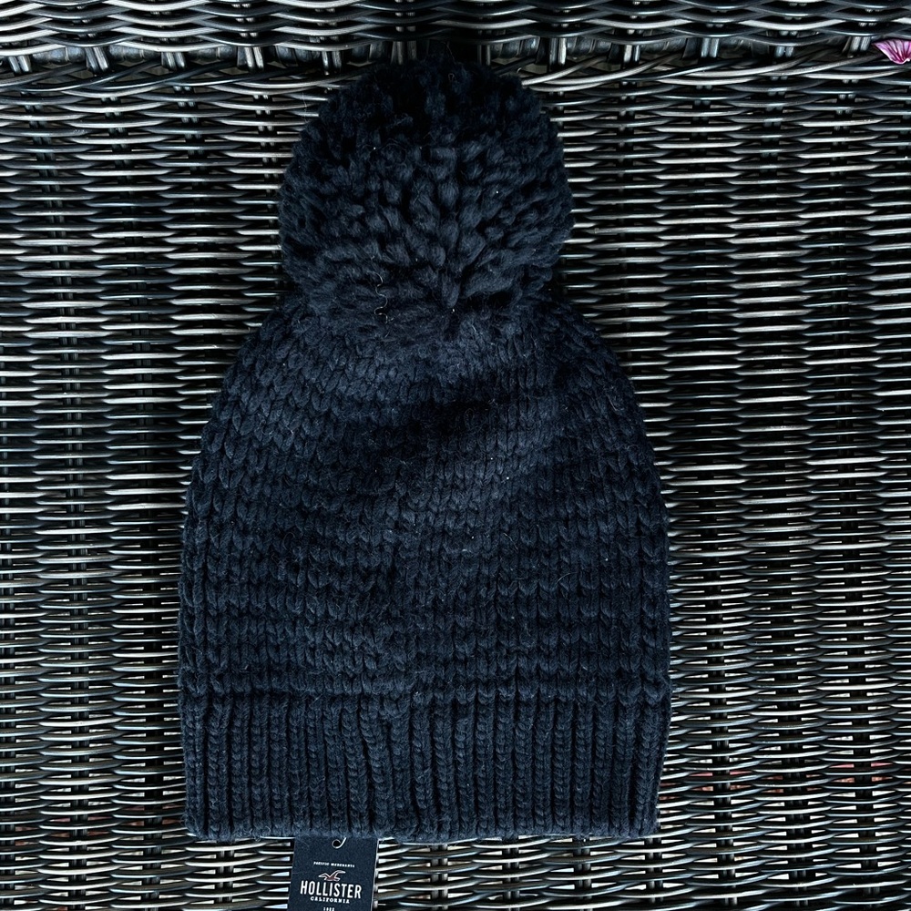NWT Hollister Pom Pom Beanie - Navy - Picture 3 of 5